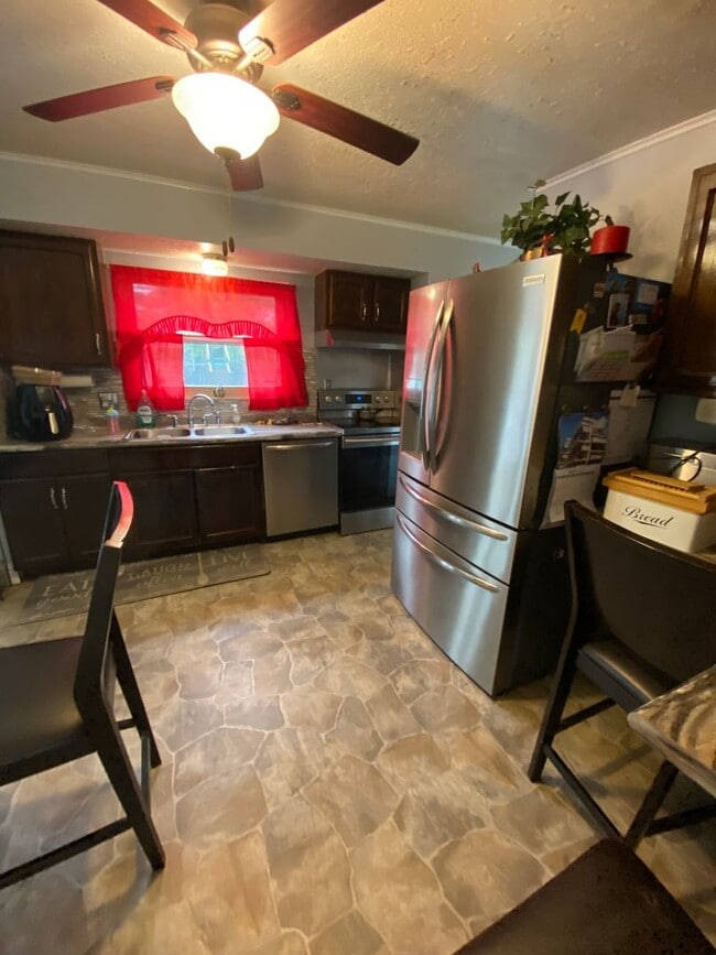 Photo - 3 Bedroom Single Family Home with giant ba...