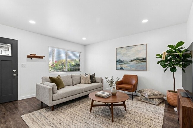 Building Photo - Renovated Hayward Home: Central AC, Garage, and Modern Upgrades