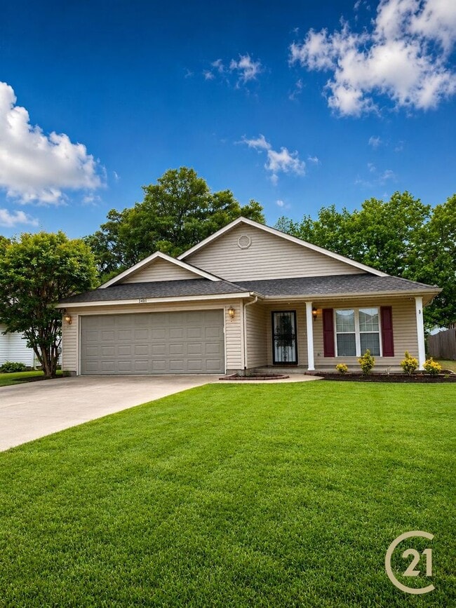 Building Photo - 3bed/2bath Home south of bypass