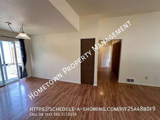 Photo - 717 Lucerne Ln SE
