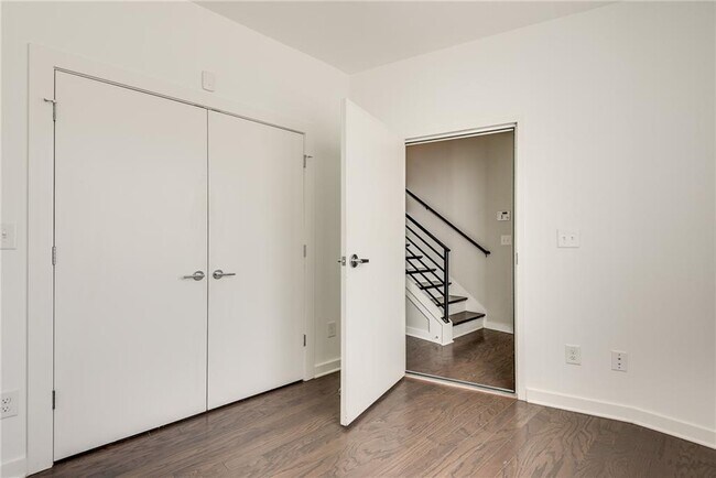 Photo - 415 Gartrell St SE