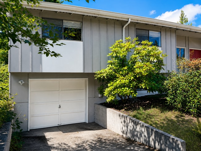 Photo - 6223 Harlow Dr