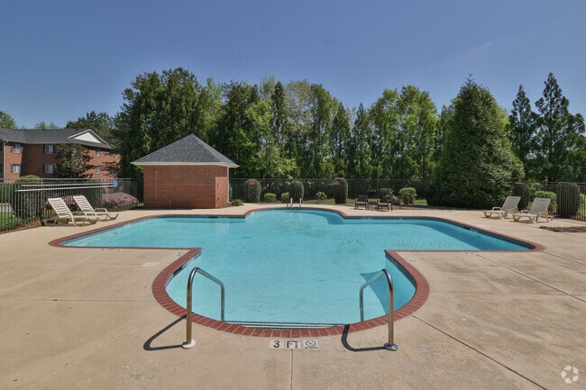 The Hamptons Apartments