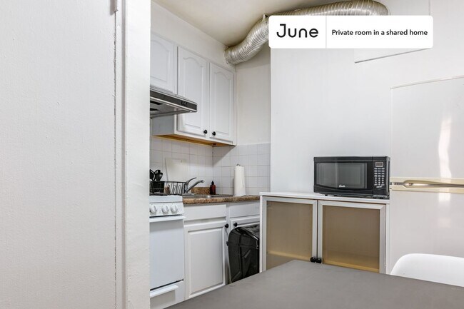 Room in Shared 3 bed/1 bath home in Lower East Side