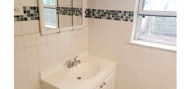 Photo - Brookline 6-Bed/3-Bath with Laundry in Unit