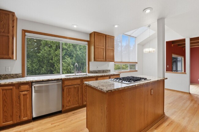 Photo - 4Bd/3.5Ba Sammamish House