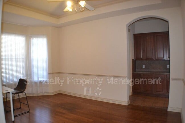 Photo - 1466 Cambridge Dr