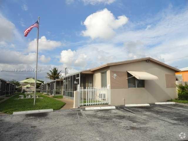 Building Photo - 2211 Lincoln St Unit 7 Rental