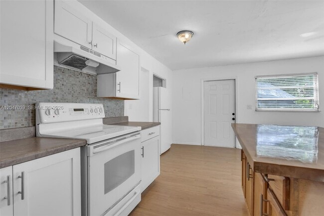 Photo - 2809 SW 23rd Ter