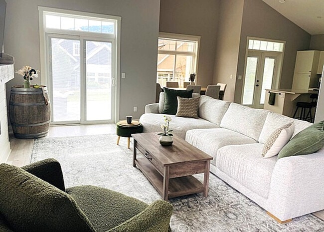 Building Photo - 2450 Radio Tower Rd Unit SI ID1522012P