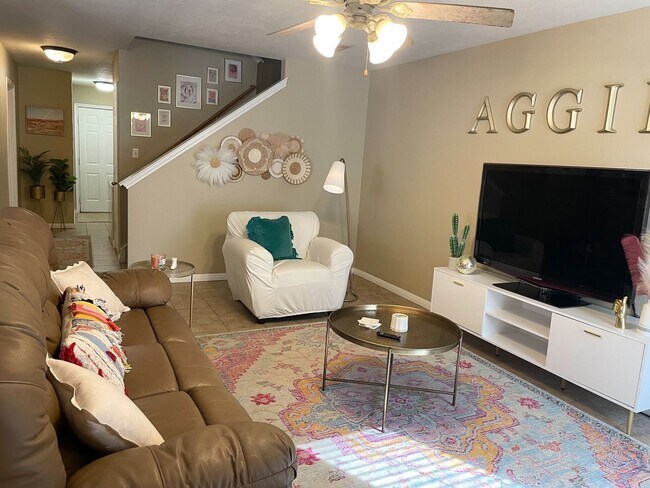 Photo - Beautiful 4 Bed, 4.5 Bath Minutes from Cam...