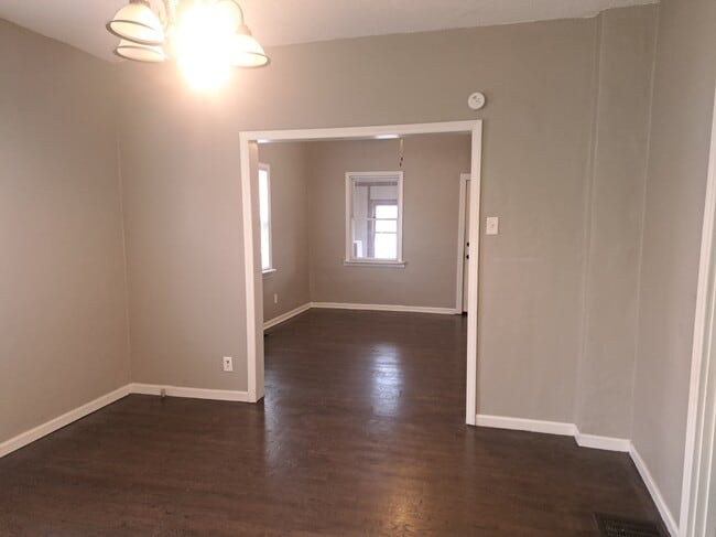 Photo - 307 W Hyde Park Ave