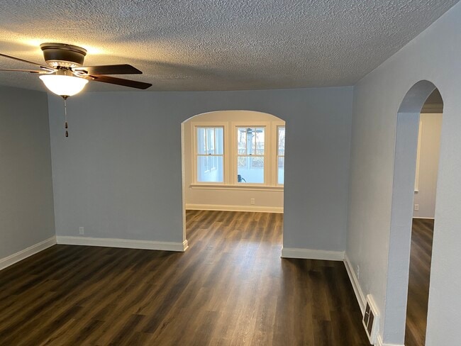 Main living room from front door. - 108 Laredo Ave