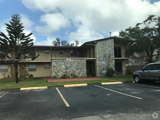 Building Photo - 3905 SW 78th Ct Unit 106 Rental