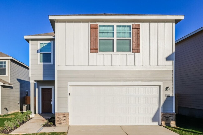 Building Photo - 5713 Texas Palm Dr