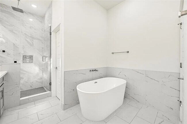 Photo - 4623 Cochran St