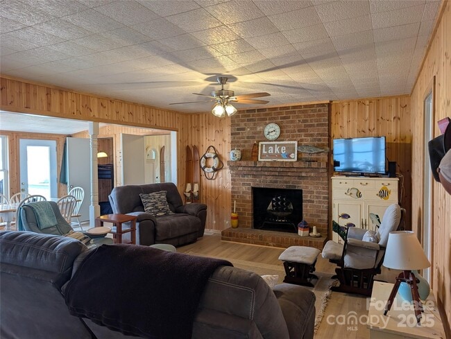 Photo - 187 Commodore Loop