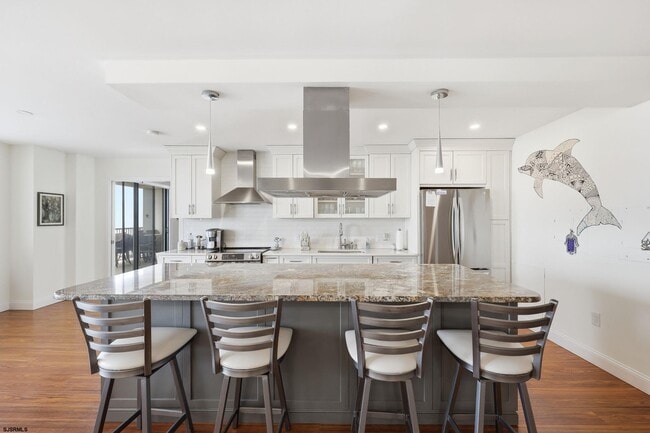 Photo - 5000 Boardwalk Unit 1008, 1009