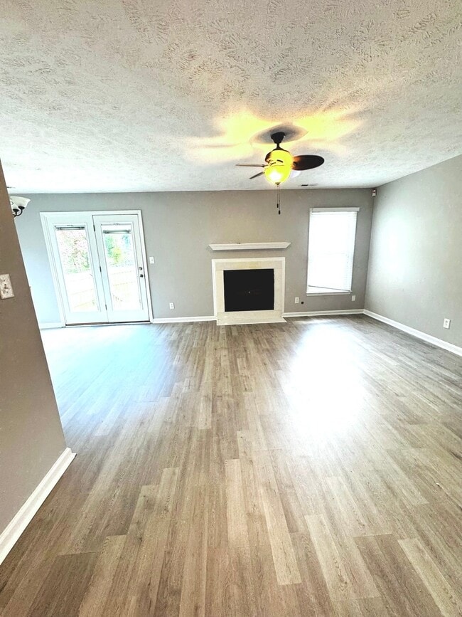 Photo - 5551 Robmont Dr