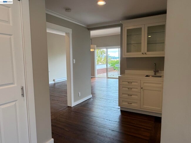 3001 Divisadero St