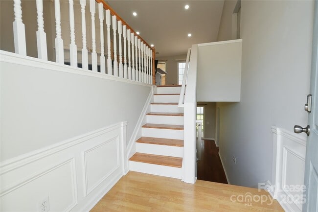 Photo - 6824 Southbrook Dr