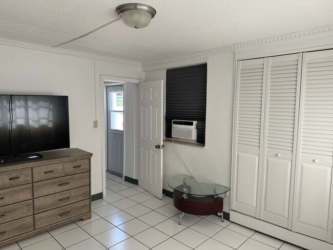 Photo - 200 SW 51st Pl Unit Efficiency