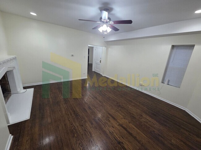 Photo - 9318 S Loomis St Unidad 1st FLR