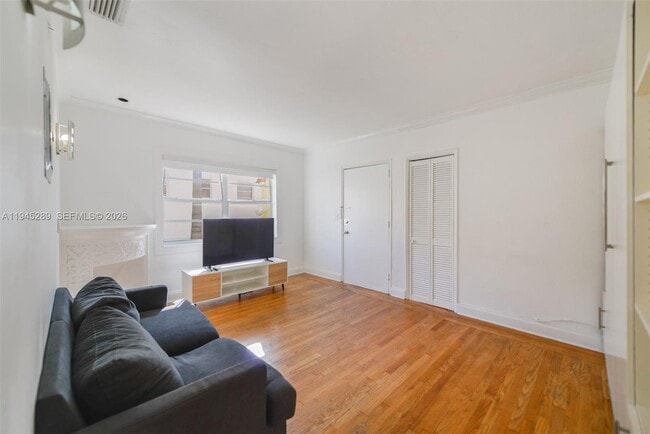 Photo - 1535 Meridian Ave Unit 4