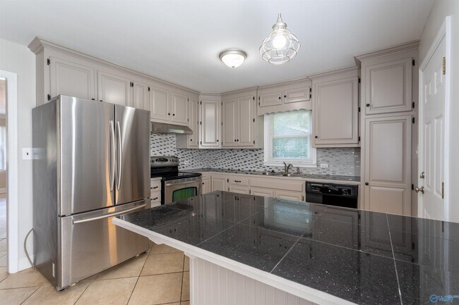 Photo - 425 Arthur St NW