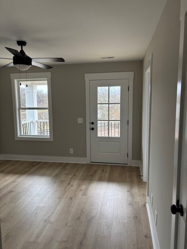 Photo - 715 Crossland Ave