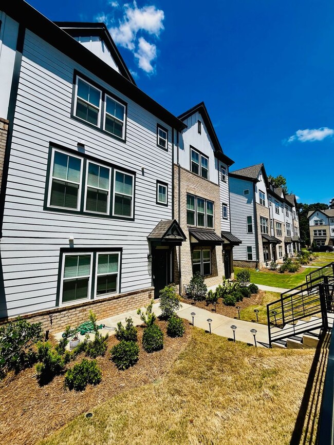 Photo - Beautiful 4BR Townhouse in Ballantyne