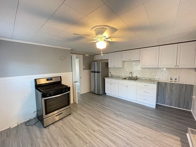 Building Photo - 9 Broadway Unit 5