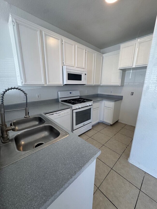 Photo - 4730 E Craig Rd