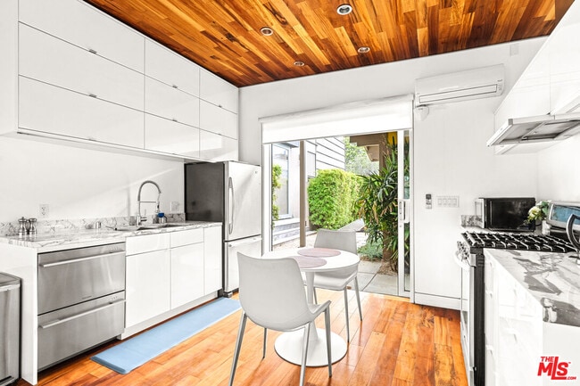 Photo - 522 Rialto Ave