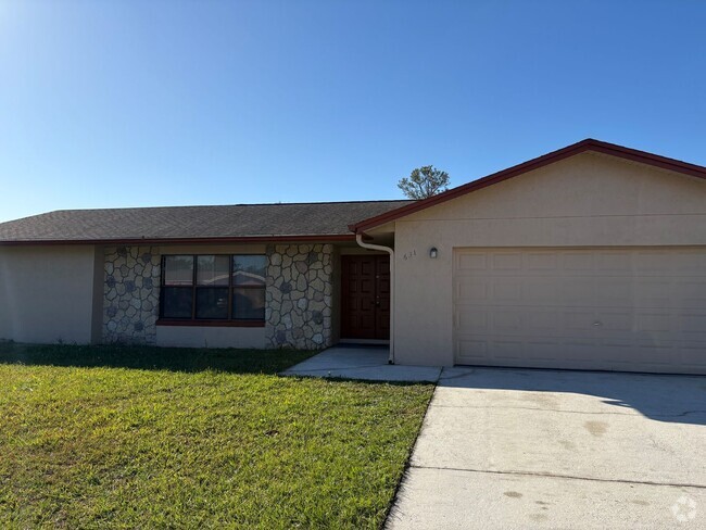 Building Photo - Single Family Home in Poinciana