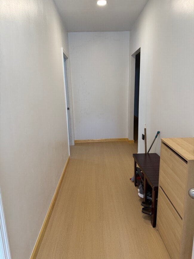 Building Photo - 42 Clara St Unit 2 individual rooms for rent