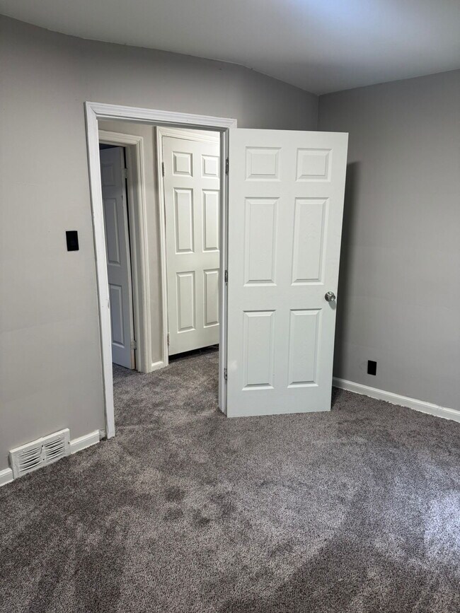 Photo - Comfortable 3-Bedroom Rental on Elmdale St...