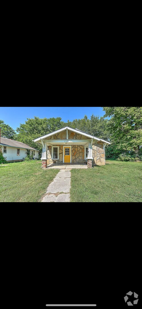 Building Photo - Available July 1st!  2-bedroom, 1-bathroom... Rental