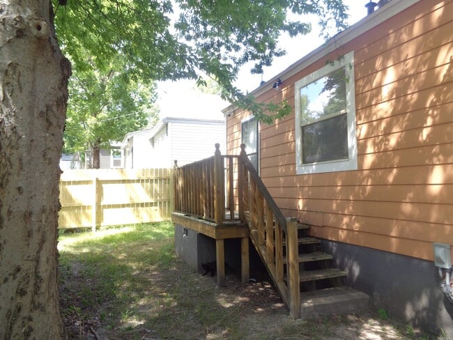 Photo - 920 S Elm St