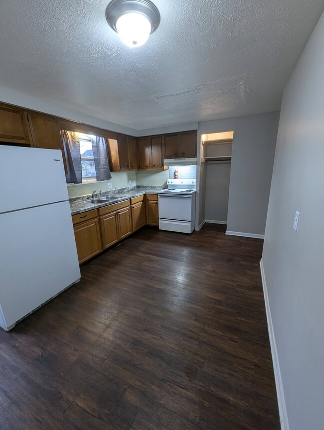 Photo - 1363 Wertz Ave SW