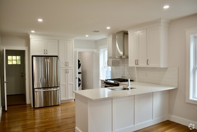 Building Photo - 12 Whitford St Unit 1 Rental