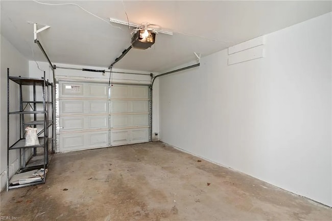 Photo - 732 Hecate Dr