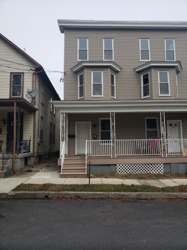 Building Photo - 327-329 W. King Street Unit Apt. 1