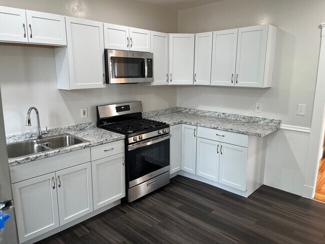 31 Barry St Unit 2