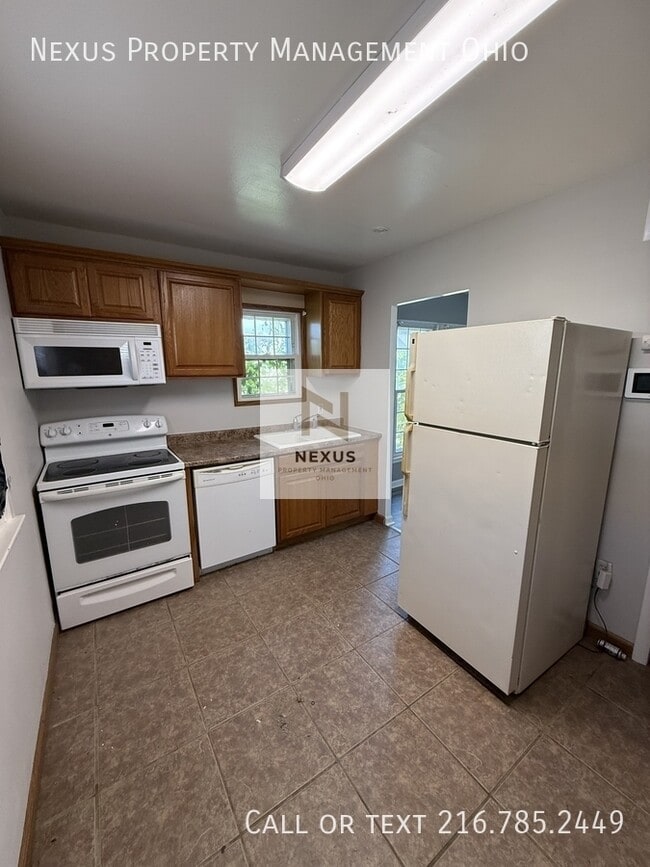 Photo - 4492 W 170th St