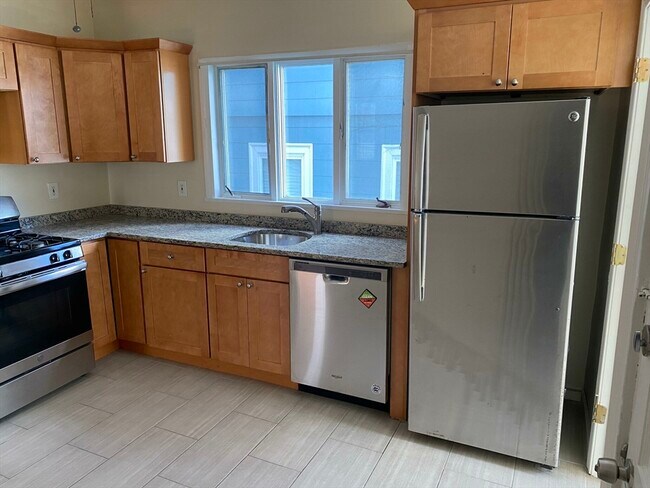 Building Photo - 37-39 Belknap St Unit 2 Rental