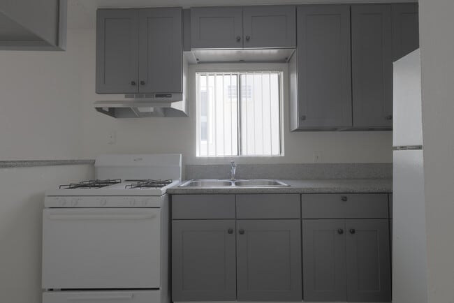 Photo - 943 Elden Ave