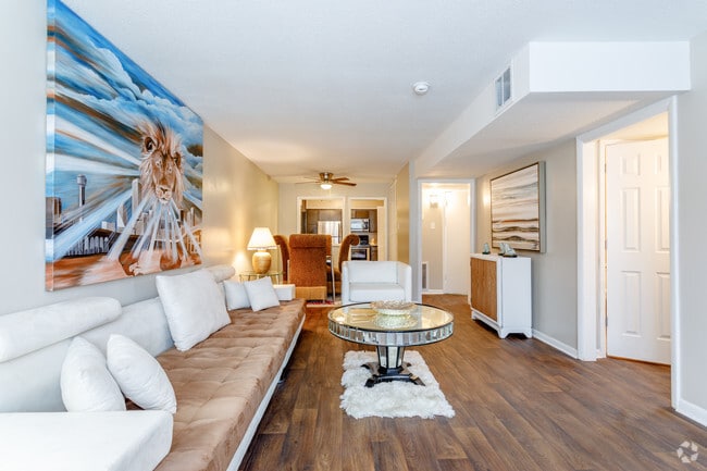 3BR, 3BA - 1300 SF