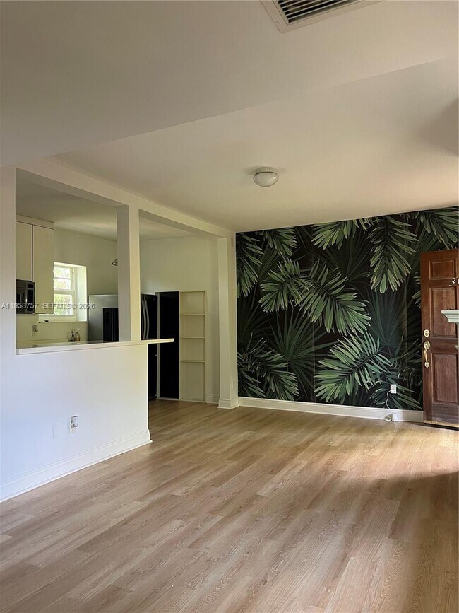 Photo - 4812 Pine Tree Dr Unidad 308