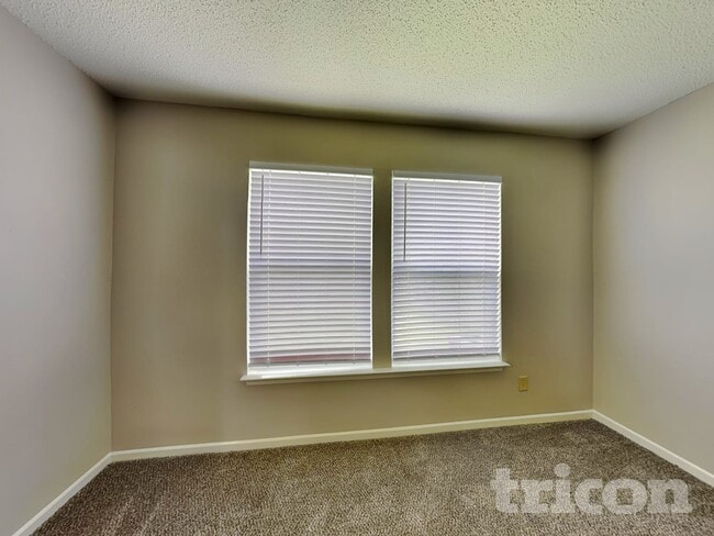 Photo - 1909 Blue Pine Ln